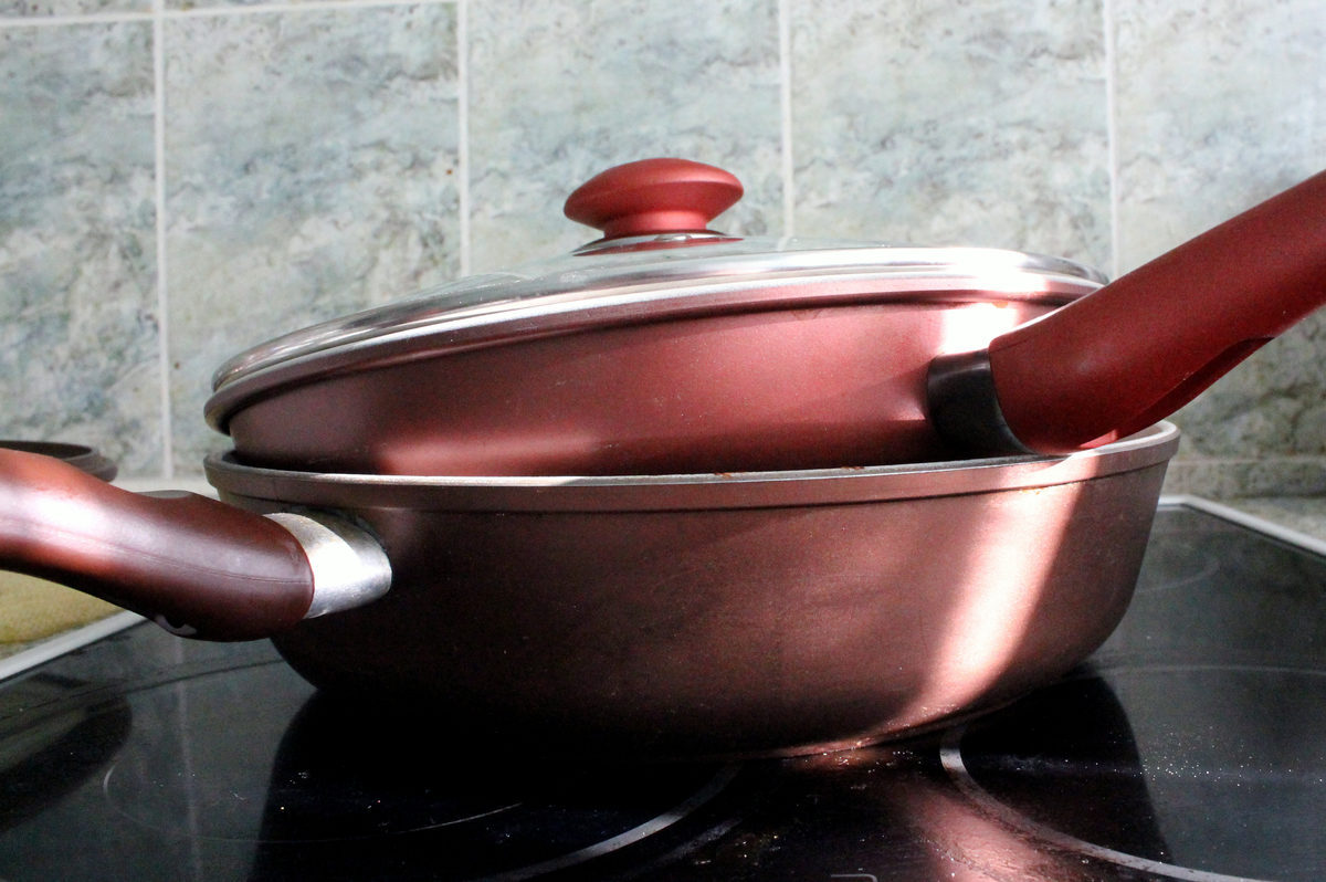 Как очистить сковороду от нагара, жира и ржавчины – 10+ способов