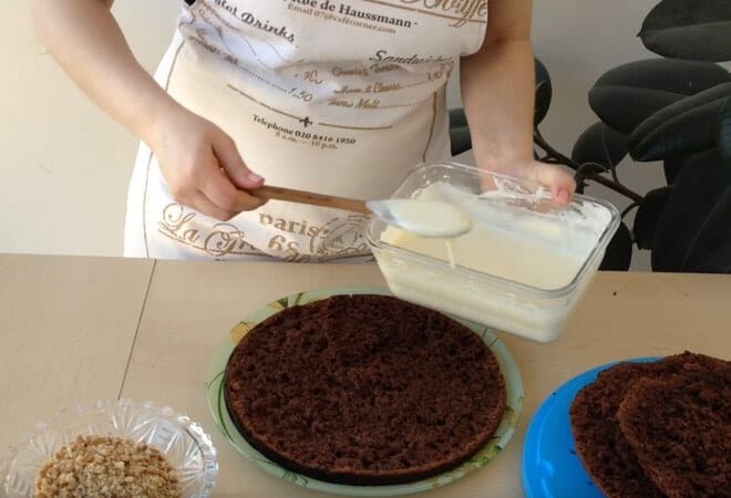 Разнообразие тортов на кефире: рецепты приготовления в домашних условиях с фото и видео